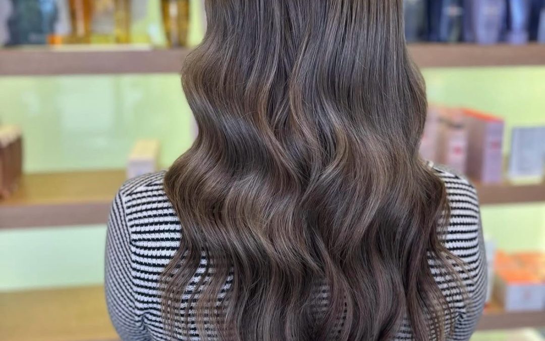 Fall into Gloss: Why Your Hair Needs a Shine Refresh Before the Holidays